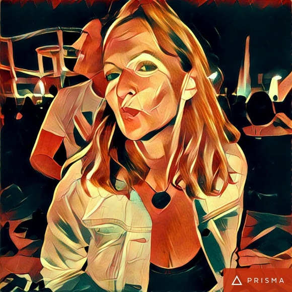 Back in Fashion Action! Shop on! - Picture 4 of 8